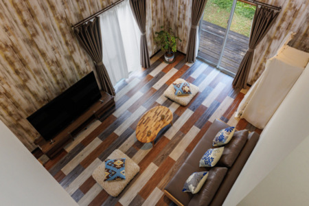 開放感のある天井踊り場から